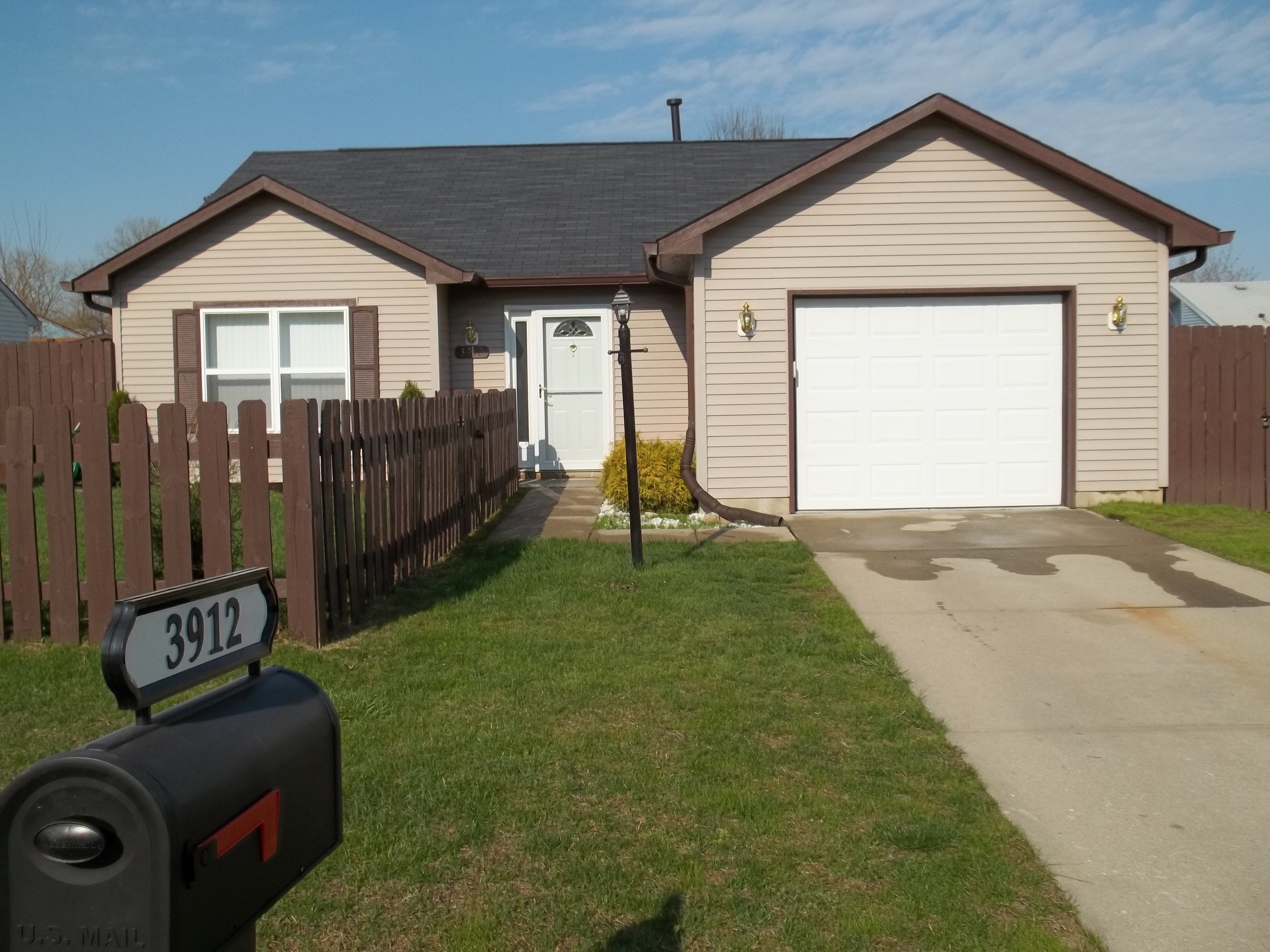 3912 Ireland Dr, Indianapolis IN
