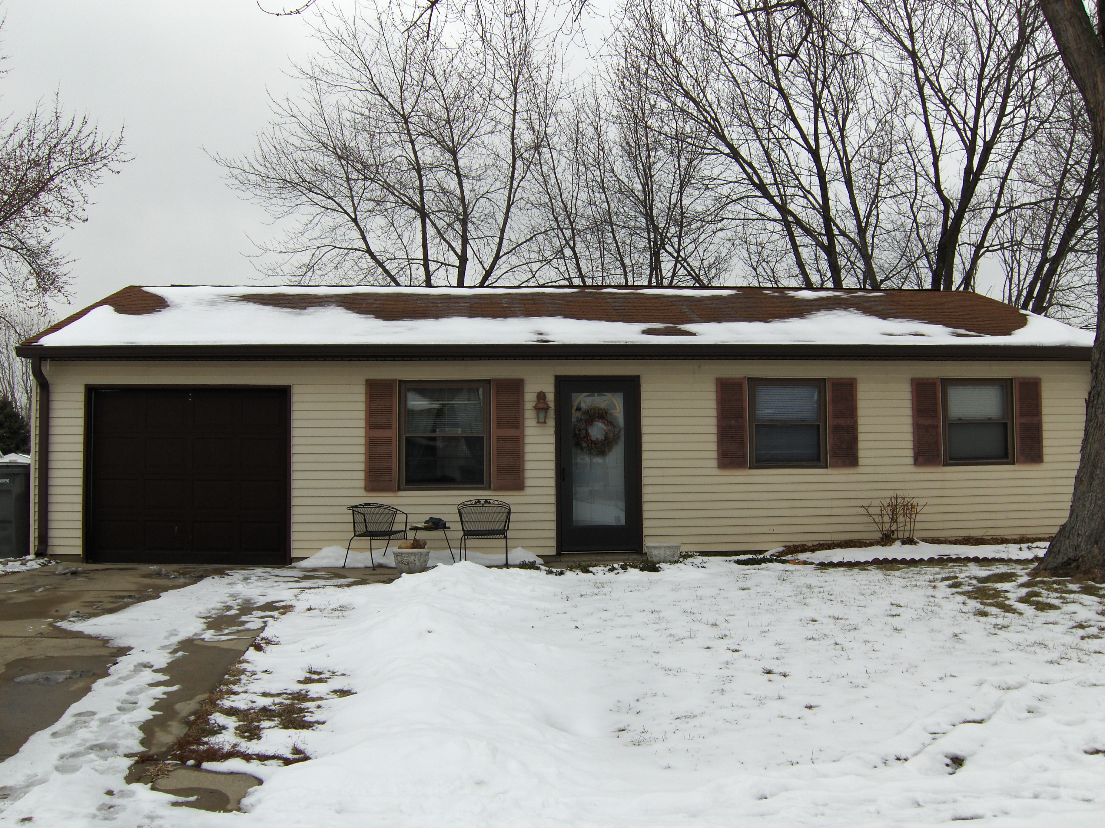 8042 winchester place, indianapolis IN